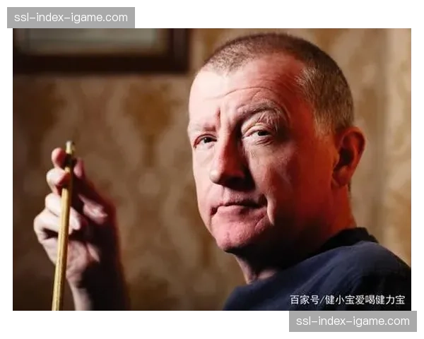 特写:乌兹别克斯坦老将赛后亲吻杠铃片,宣布本届世锦赛后退役 特写:乌兹别克斯坦老将赛后亲吻杠铃片,宣布本届世锦赛后退役