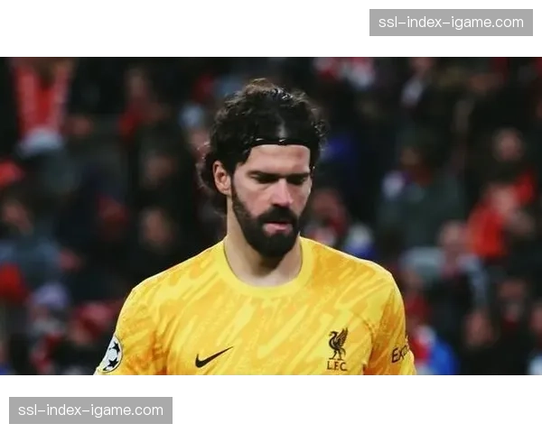 特写瞬间：阿利松扑出关键点球后振臂怒吼