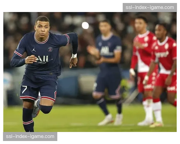 巴黎圣日耳曼官方更新姆巴佩伤情，腿筋轻微拉伤，预计影响冲刺速度