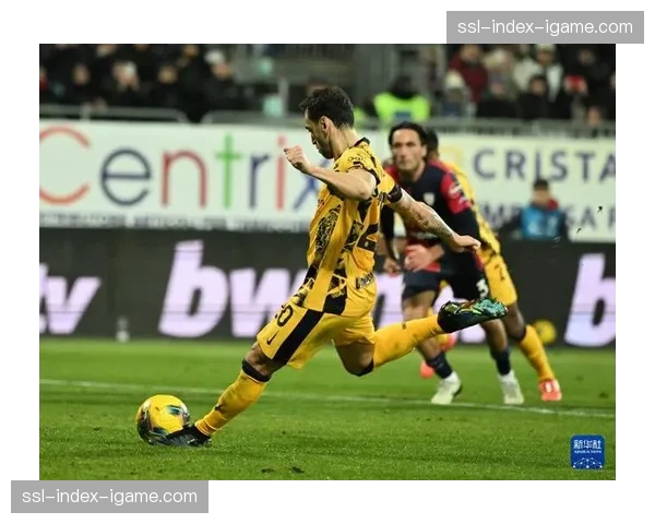 半场观察：卡利亚里变阵三后卫，意图压缩国际米兰前锋活动的肋部空间